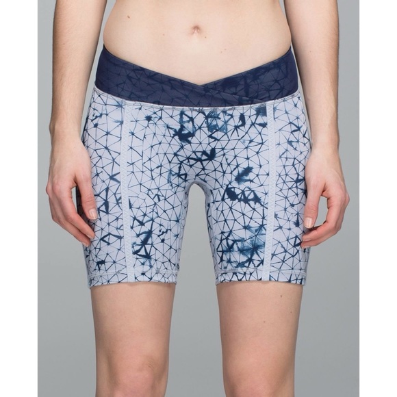 RARE Lululemon Pedal Pace Shorts 4 Silver/Blue - Picture 4 of 11